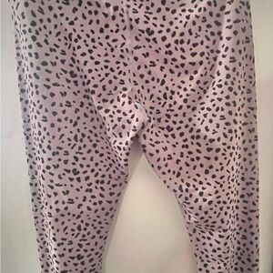 Zyia Leggings
• leopard print
• athleisure
• performance wear